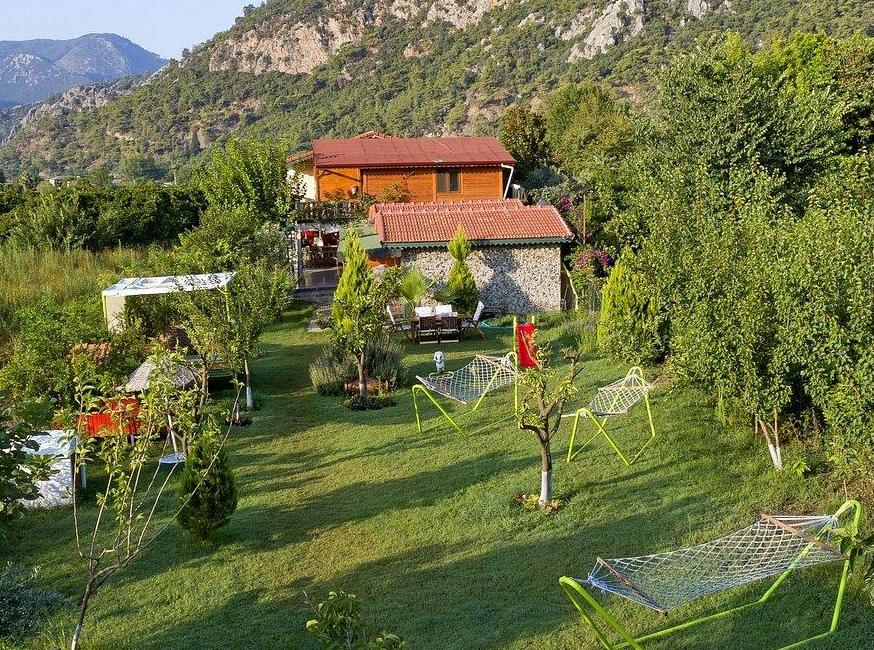 Flora Pansiyon تورنگار