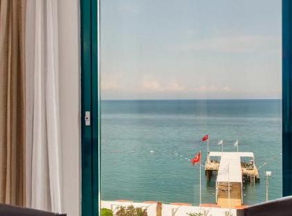 Golden Lotus Hotel تورنگار