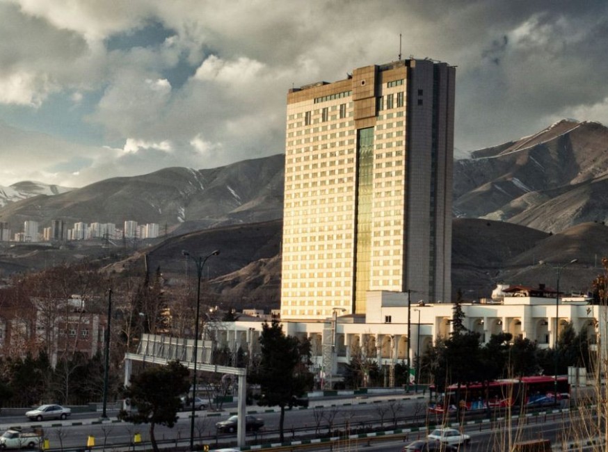 تور تهران هتل پارسیان آزادی تورنگار