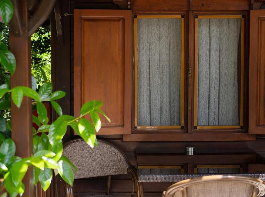 AZUR HOTEL تورنگار