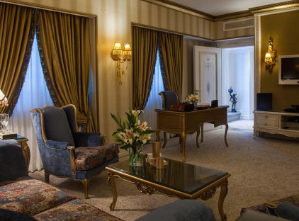 تور مشهد هتل بین المللی قصر تورنگار