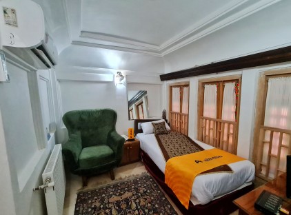 تور یزد هتل آنتیک ملک التجار تورنگار