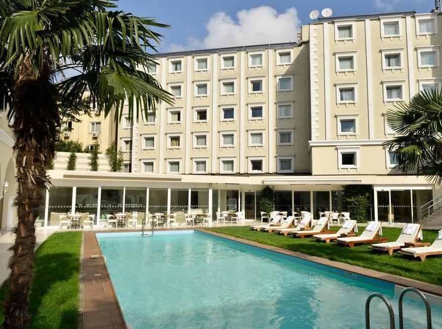 تور هتل هالیدی این شهر استانبول تورنگار