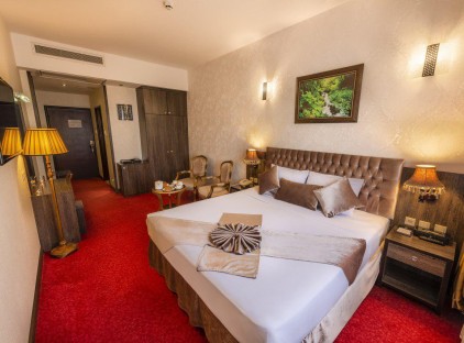 تور مشهد هتل کیانا تورنگار