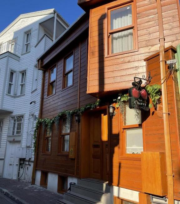 تور هاستل هتل نیو چری استانبول تورنگار