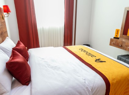 تور قشم هتل الیت تورنگار